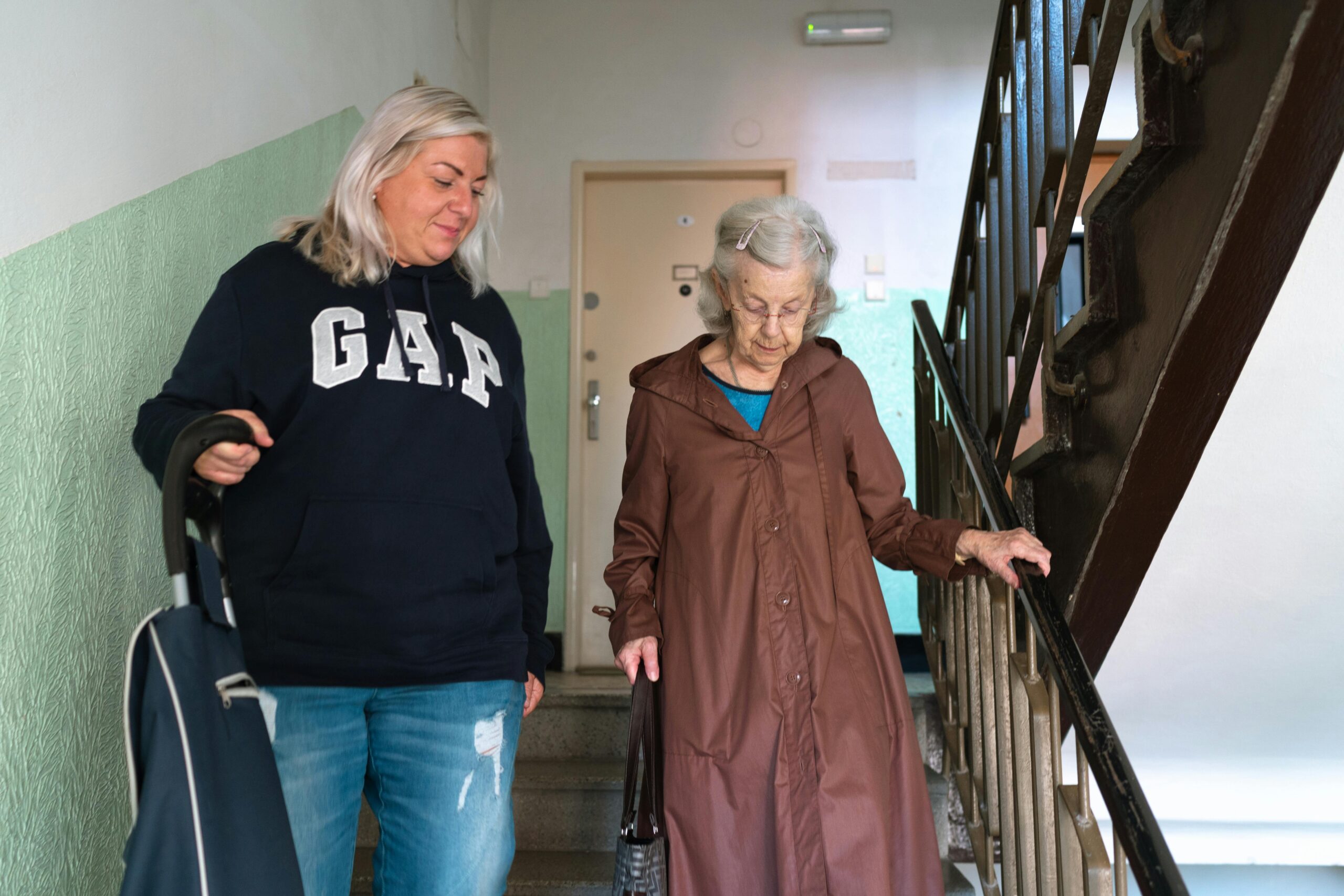 Home Unterstützung im Alltag Betreuung zu Hause Mobilität Senior, Spaziergang Betreuung zu Hause soziale Aktivierung Senior