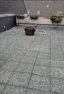 Terrasse vor der Reinigung